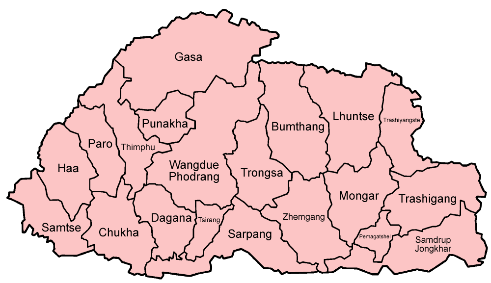 Distrik-distrik Bhutan. Perhatikan bahwa perbatasan utara yang ditampilkan adalah sebelum penyesuaian tahun 2006, yang mengubah klaim teritorial Bhutan. Peta yang lebih baru menunjukkan perbatasan yang sedikit berbeda di utara.