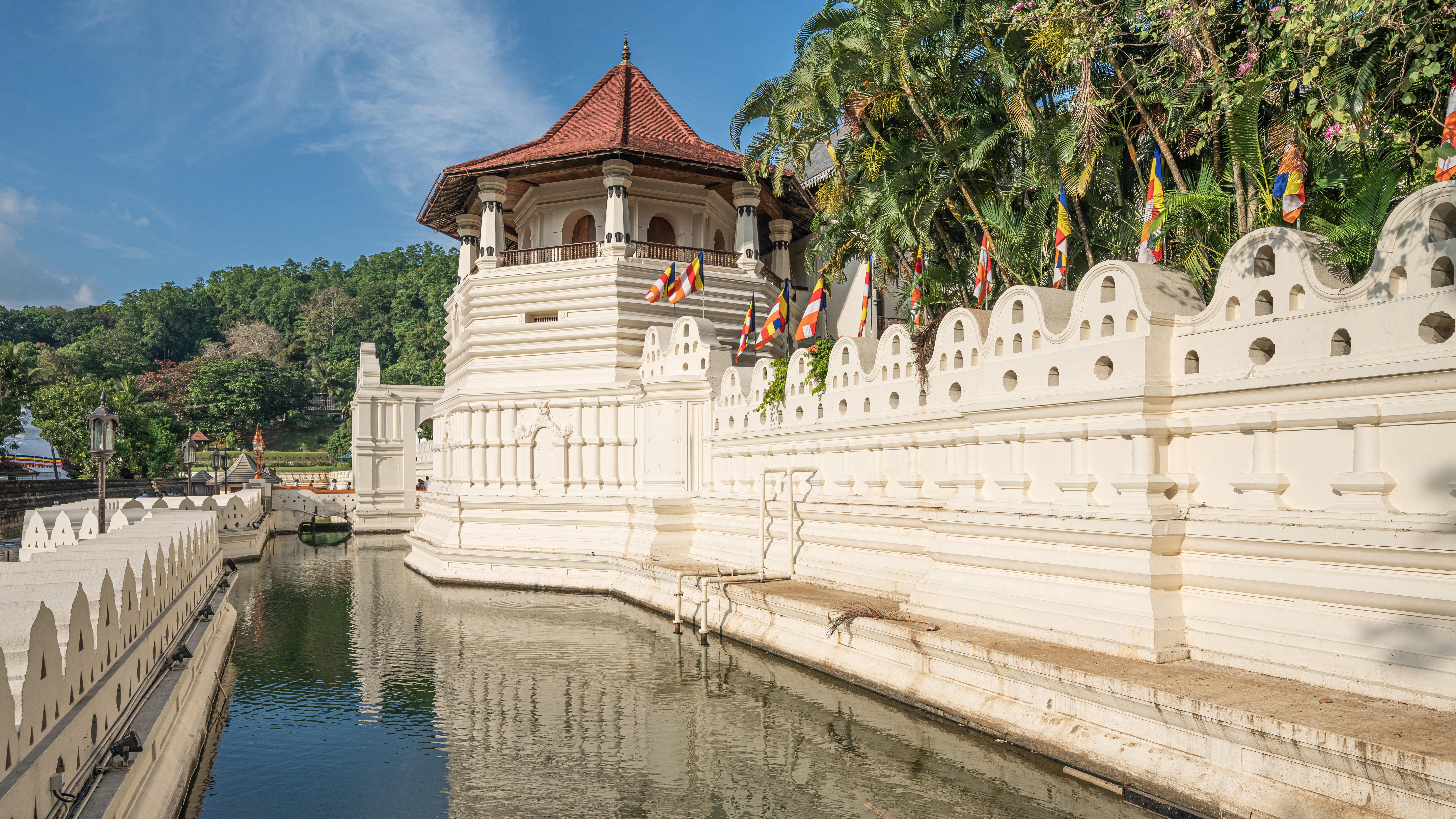 Kuil Gigi Suci (Dalada Maligawa) di Kandy, tapak warisan budaya.