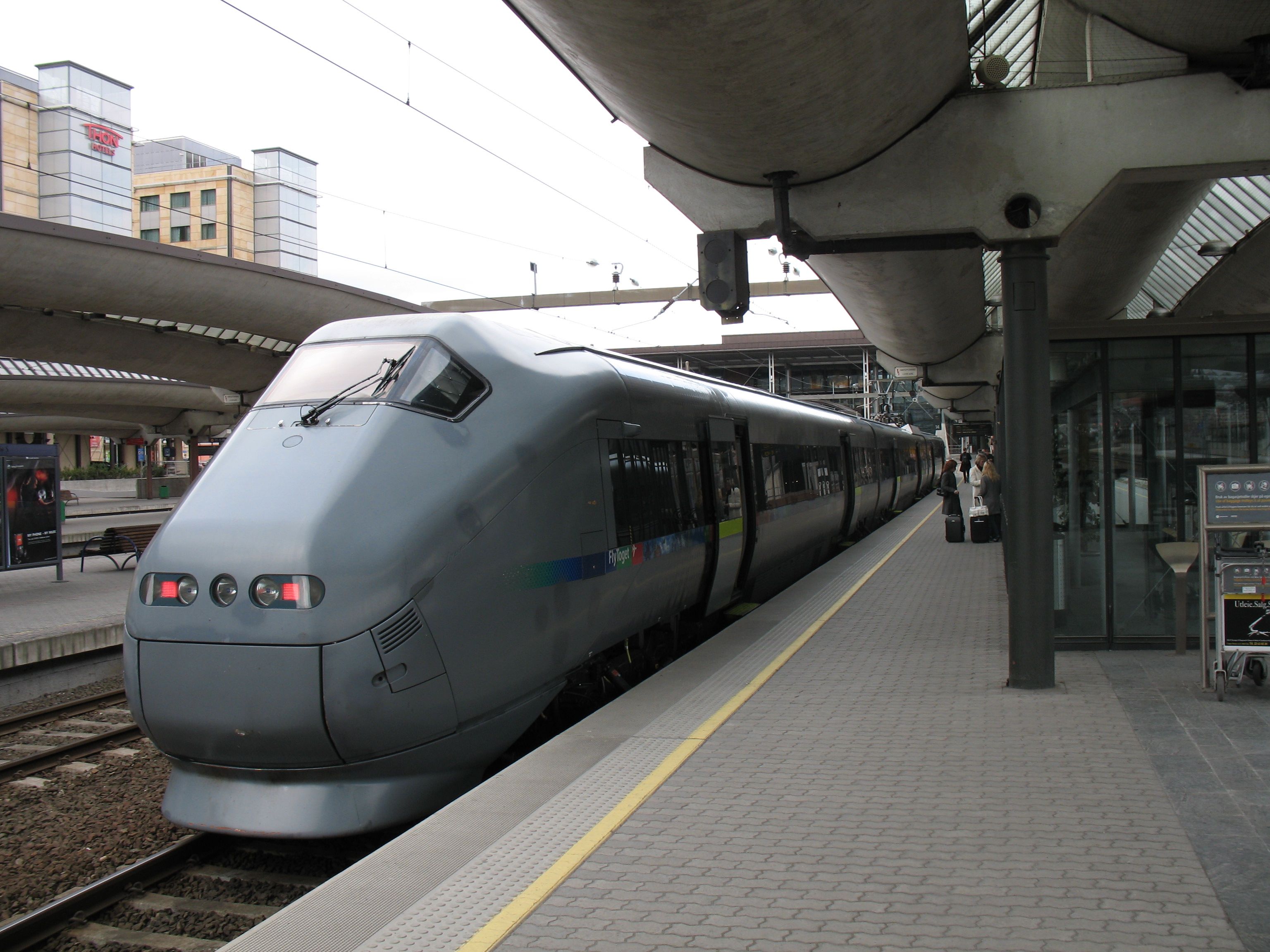 Kereta api moden di Norway, digunakan untuk perkhidmatan ulang-alik lapangan terbang
