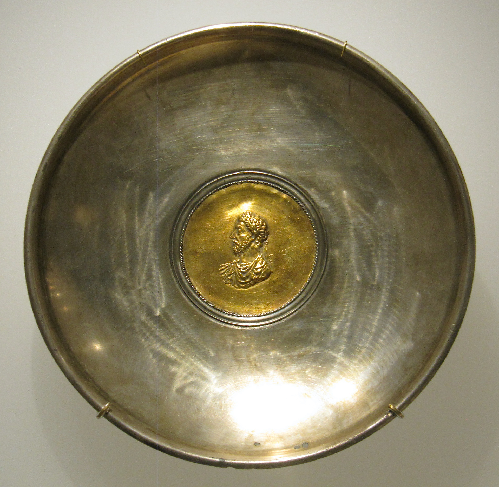 Patera yang menggambarkan maharaja Marcus Aurelius ditemui berhampiran Mtskheta, abad ke-2 Masihi