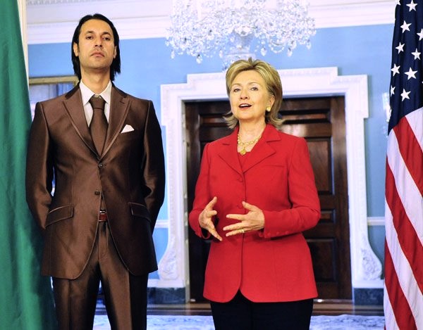 Penasihat Keselamatan Negara Libya Mutassim Gaddafi dan Setiausaha Negara AS Hillary Clinton, April 2009