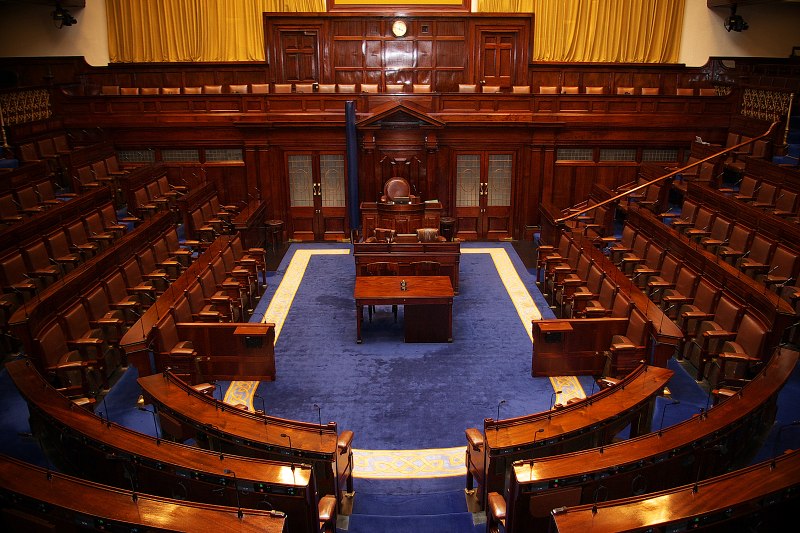 Ruang sidang Dáil Éireann, majelis rendah Parlemen Irlandia.