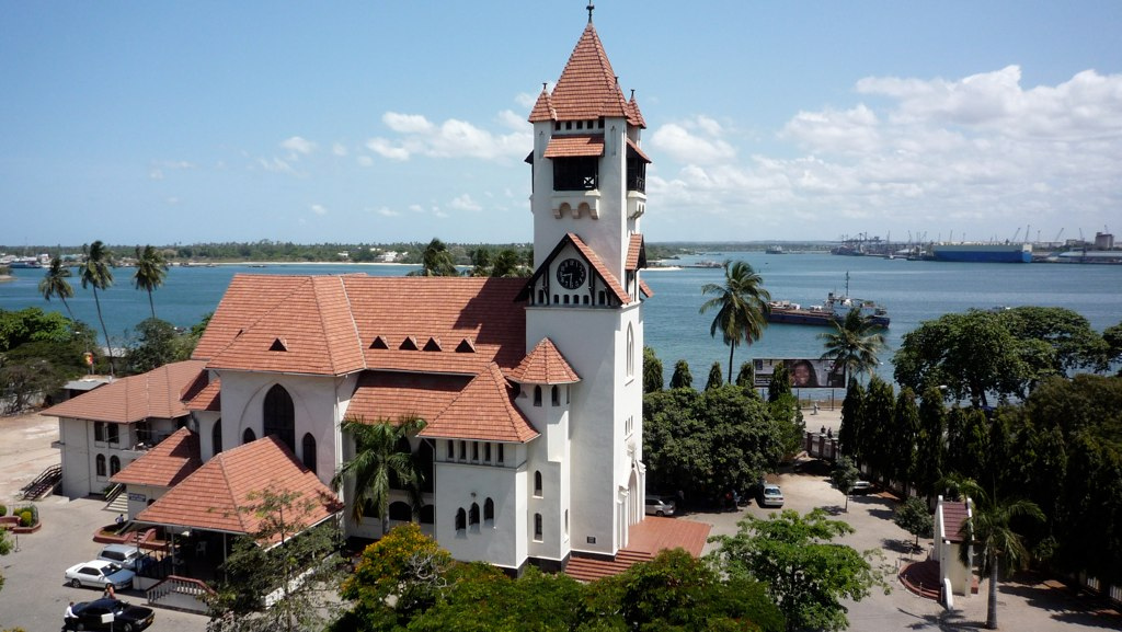 Nhà thờ Azania Front Lutheran, một địa danh ở Dar es Salaam.