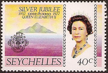 Prangko Seychelles tahun 1977 dengan potret Ratu Elizabeth II.