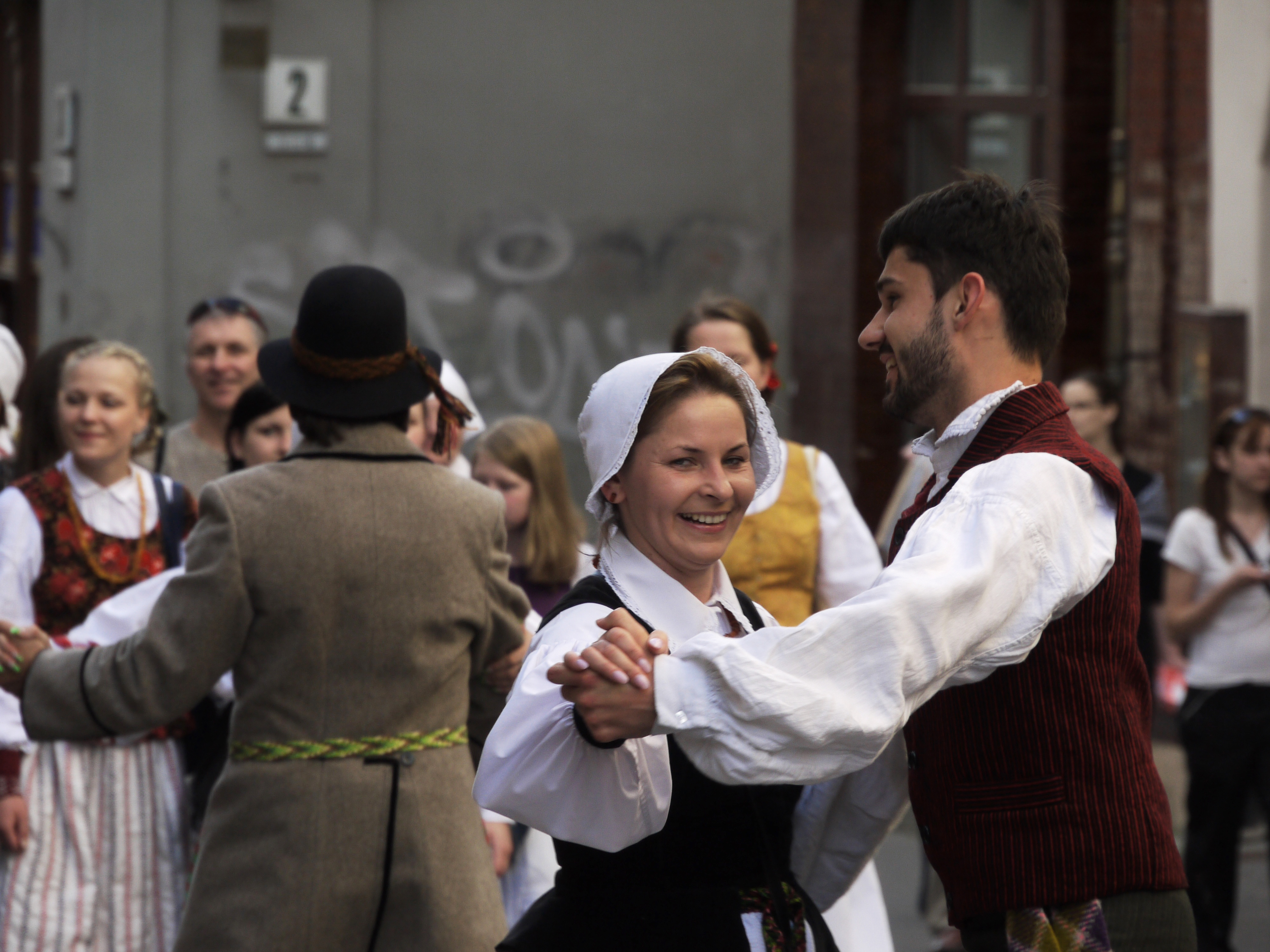 Orang Lithuania menari di festival Skamba skamba kankliai.