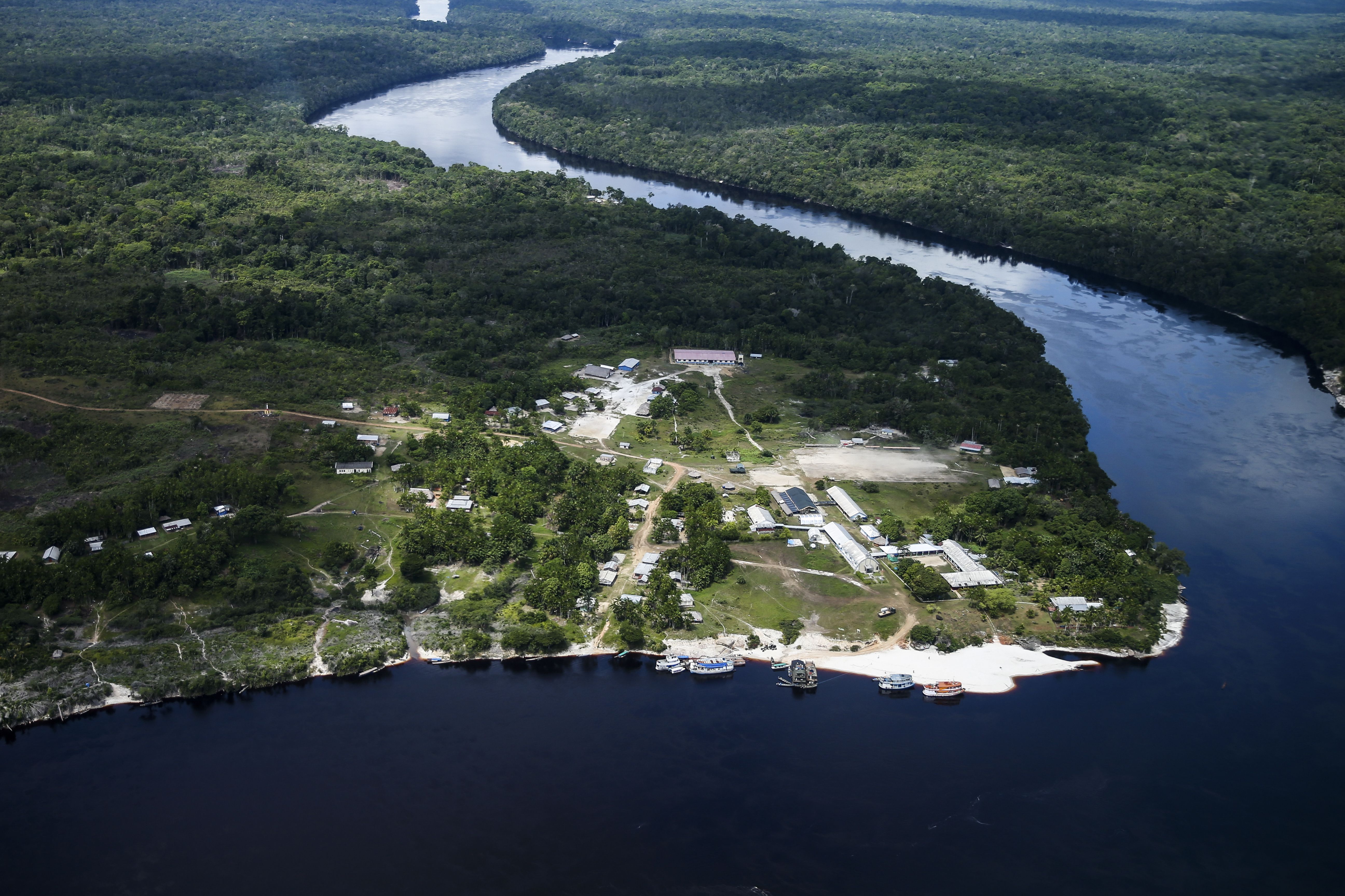 アマゾナス州サン・ガブリエル・ダ・カショエイラのアルト・リオ・ネグロ先住民保護区。ここではニェエンガトゥ語、トゥカノ語、バニワ語が公用語となっている。