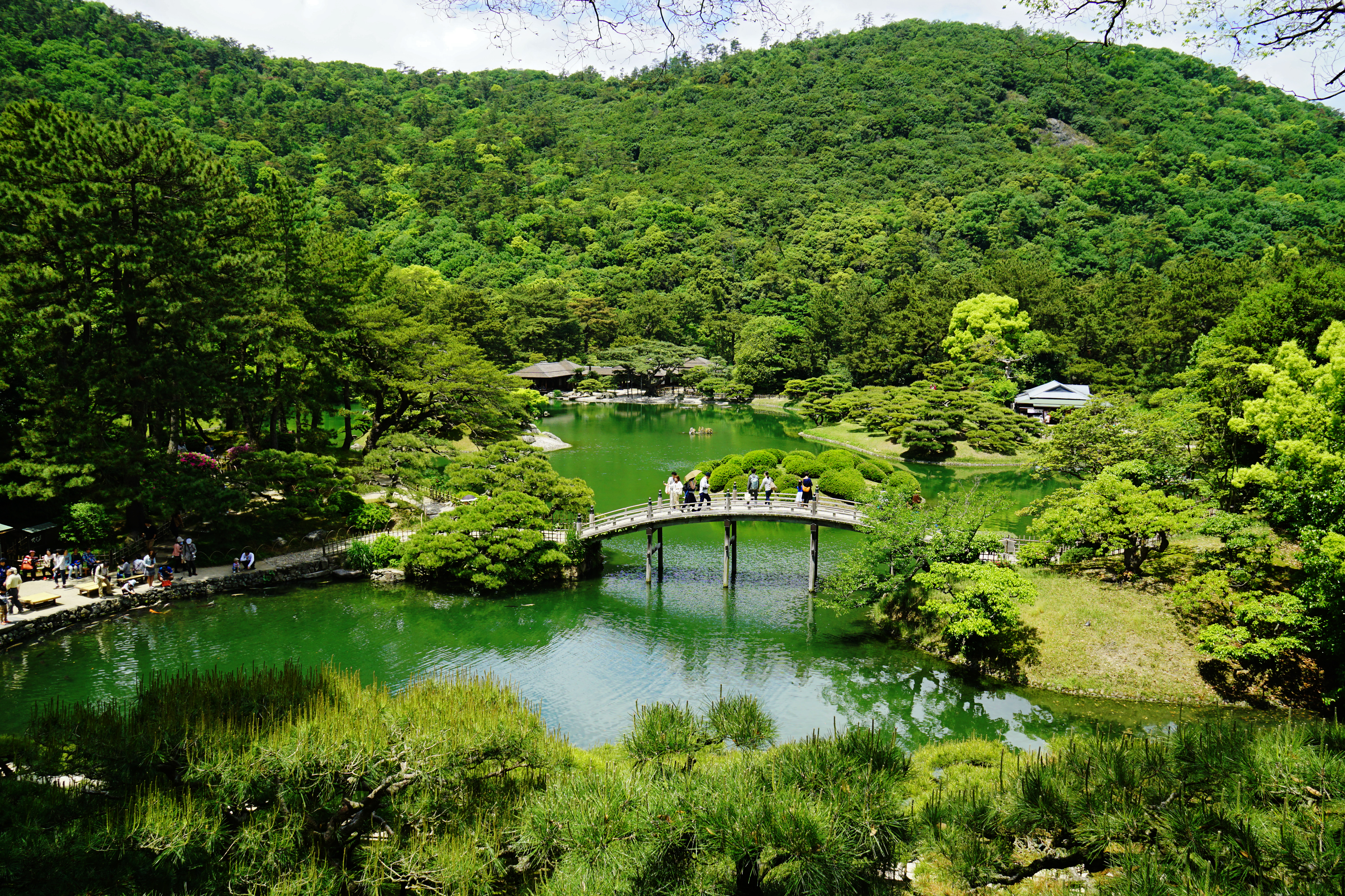 Taman Ritsurin, salah satu taman berjalan paling terkenal di Jepang