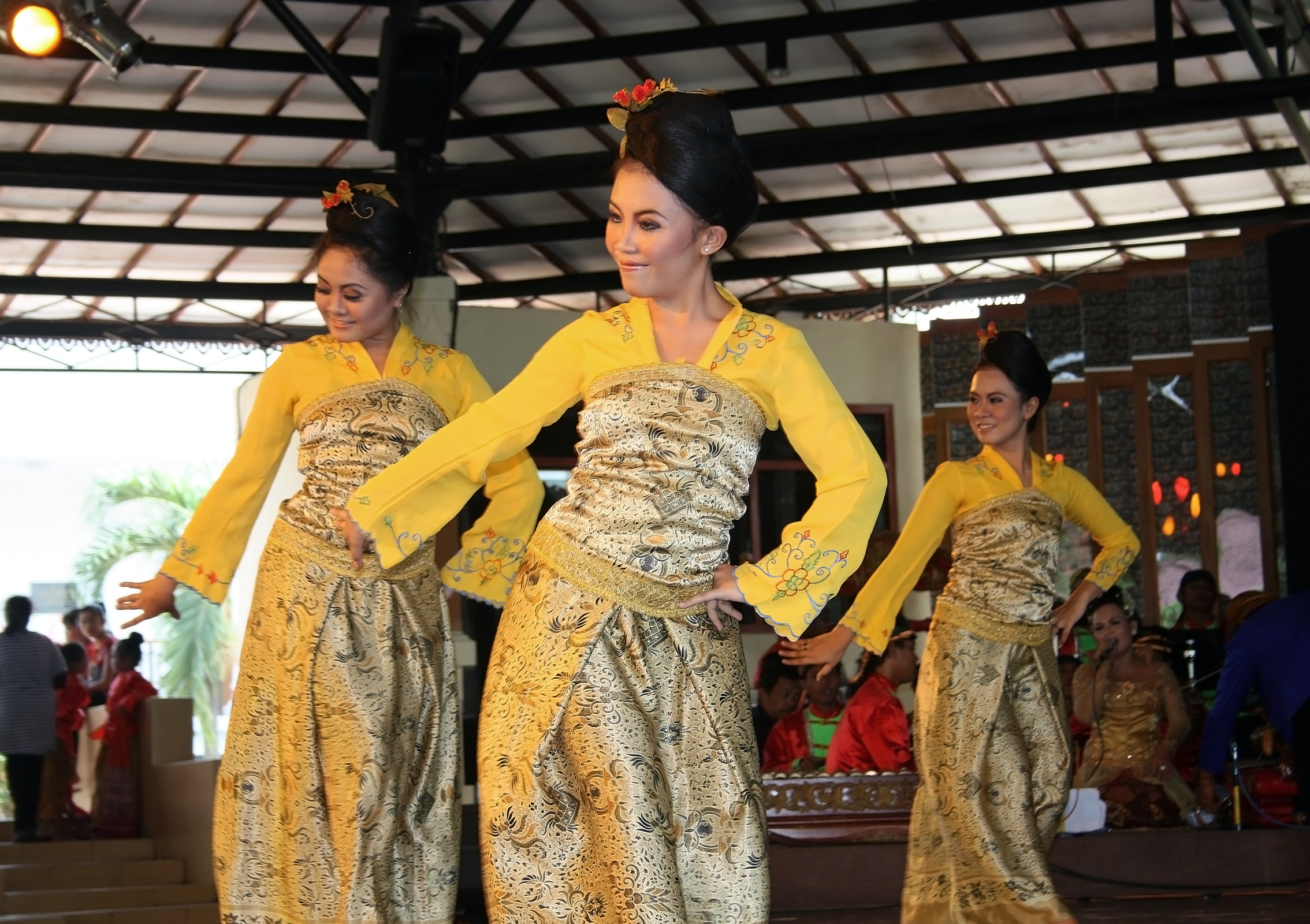 Tarian Jaipongan Mojang Priangan Sunda