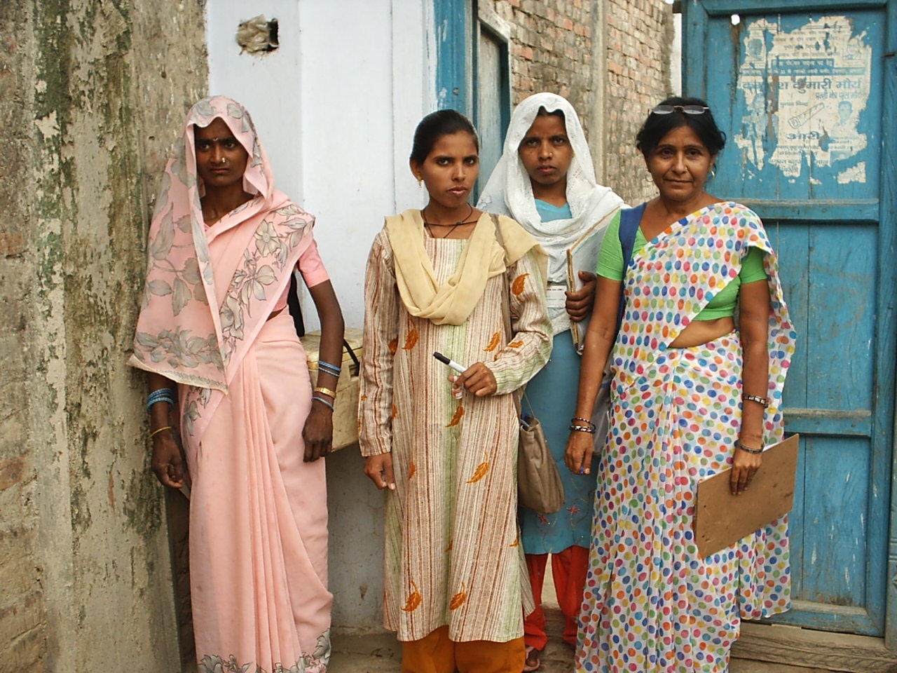 Petugas kesihatan bersedia untuk memulakan satu lagi hari imunisasi terhadap penyakit berjangkit pada tahun 2006. Lapan tahun kemudian, dan tiga tahun selepas kes polio terakhir India, Pertubuhan Kesihatan Sedunia mengisytiharkan India bebas polio.