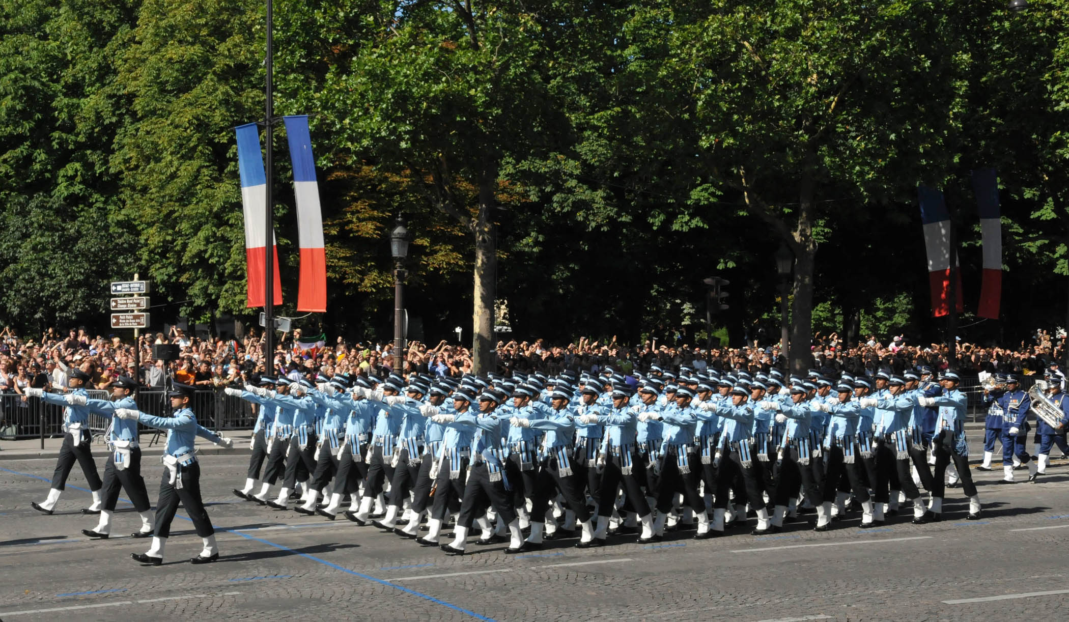 Kontinjen Tentera Udara India berarak di perarakan Hari Bastille ke-221 di Paris, pada 14 Julai 2009. Perarakan di mana India menjadi tetamu asing diketuai oleh rejimen tertua India, Infantri Ringan Maratha, yang ditubuhkan pada 1768.