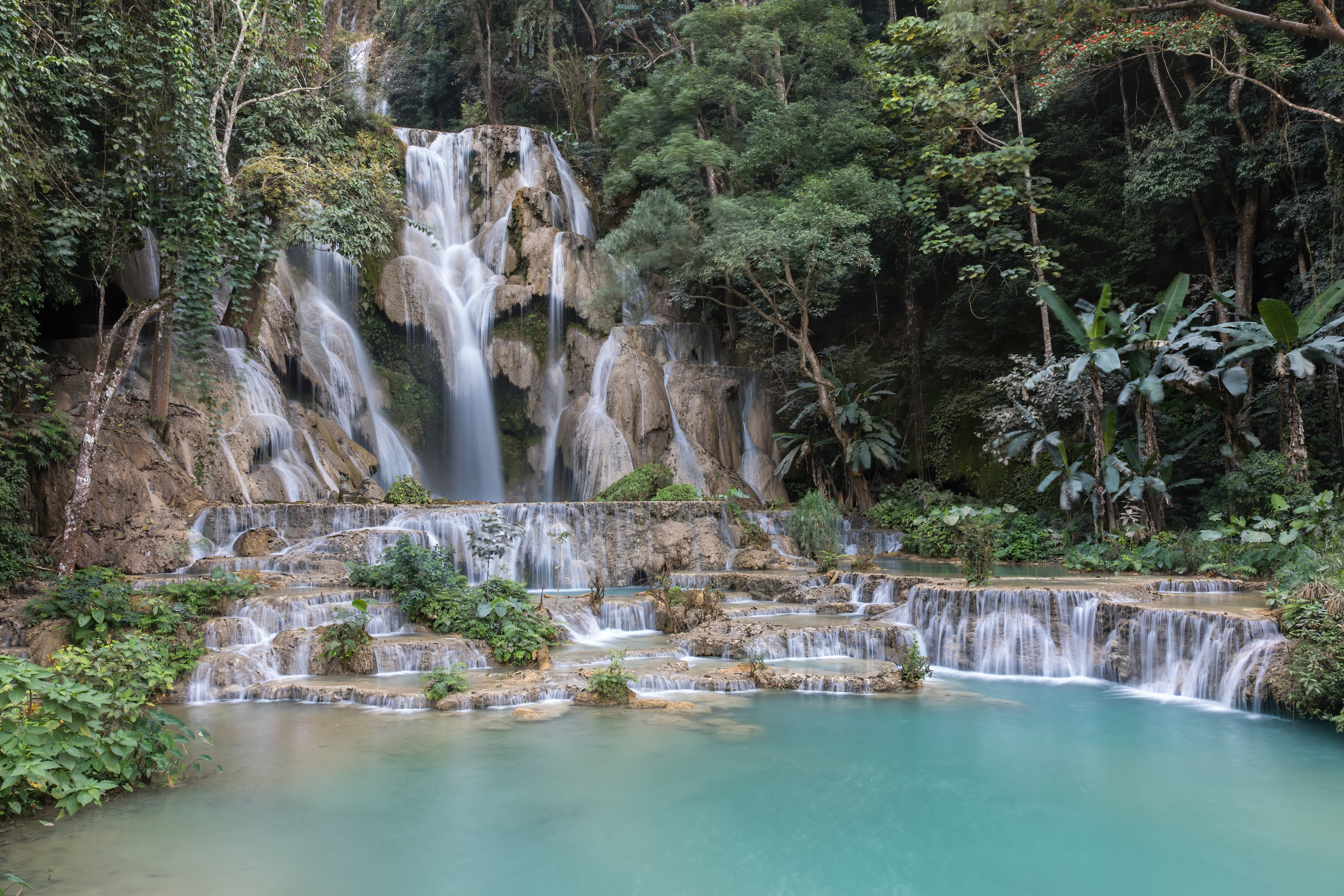 Air Terjun Kuang Si, salah satu tujuan wisata utama di Provinsi Luang Prabang, Laos.