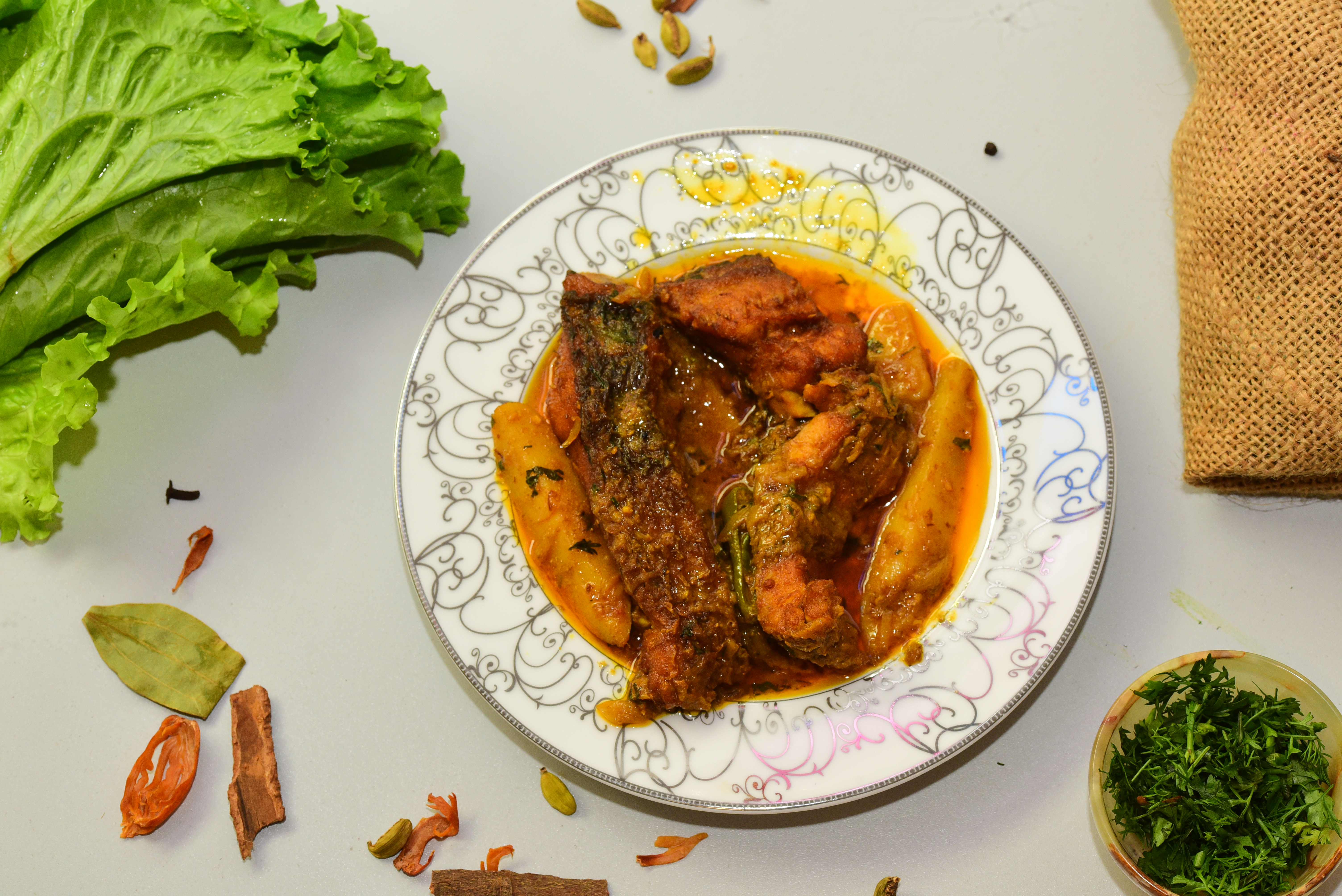 Kari Rohu, hidangan berbahan dasar ikan yang populer.