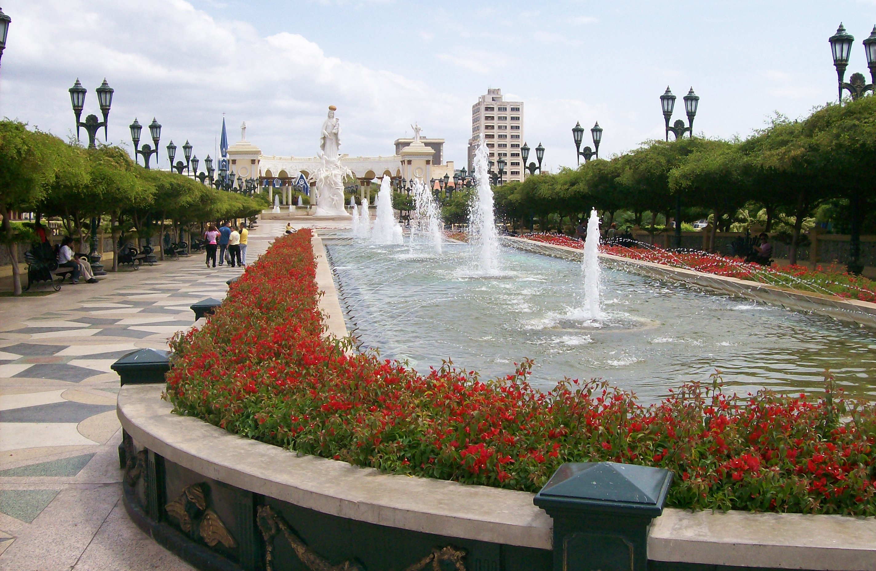 Monumen untuk Perawan Chiquinquirá di Maracaibo
