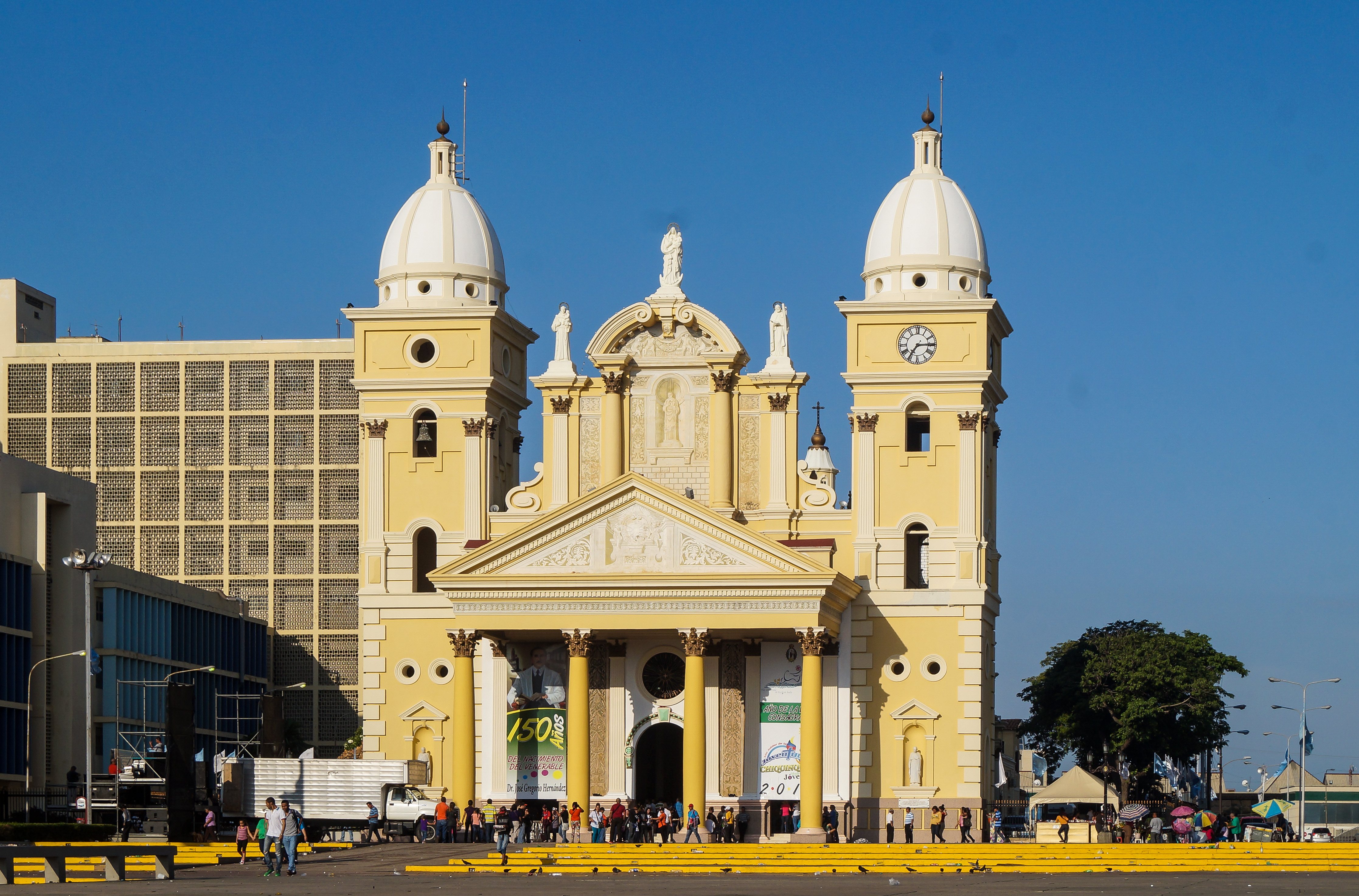 Basilika Bunda Maria Chiquinquirá, dibangun antara tahun 1686 dan selesai pada tahun 1858, tempat disimpannya gambar kolonial Perawan Chiquinquirá, di Maracaibo