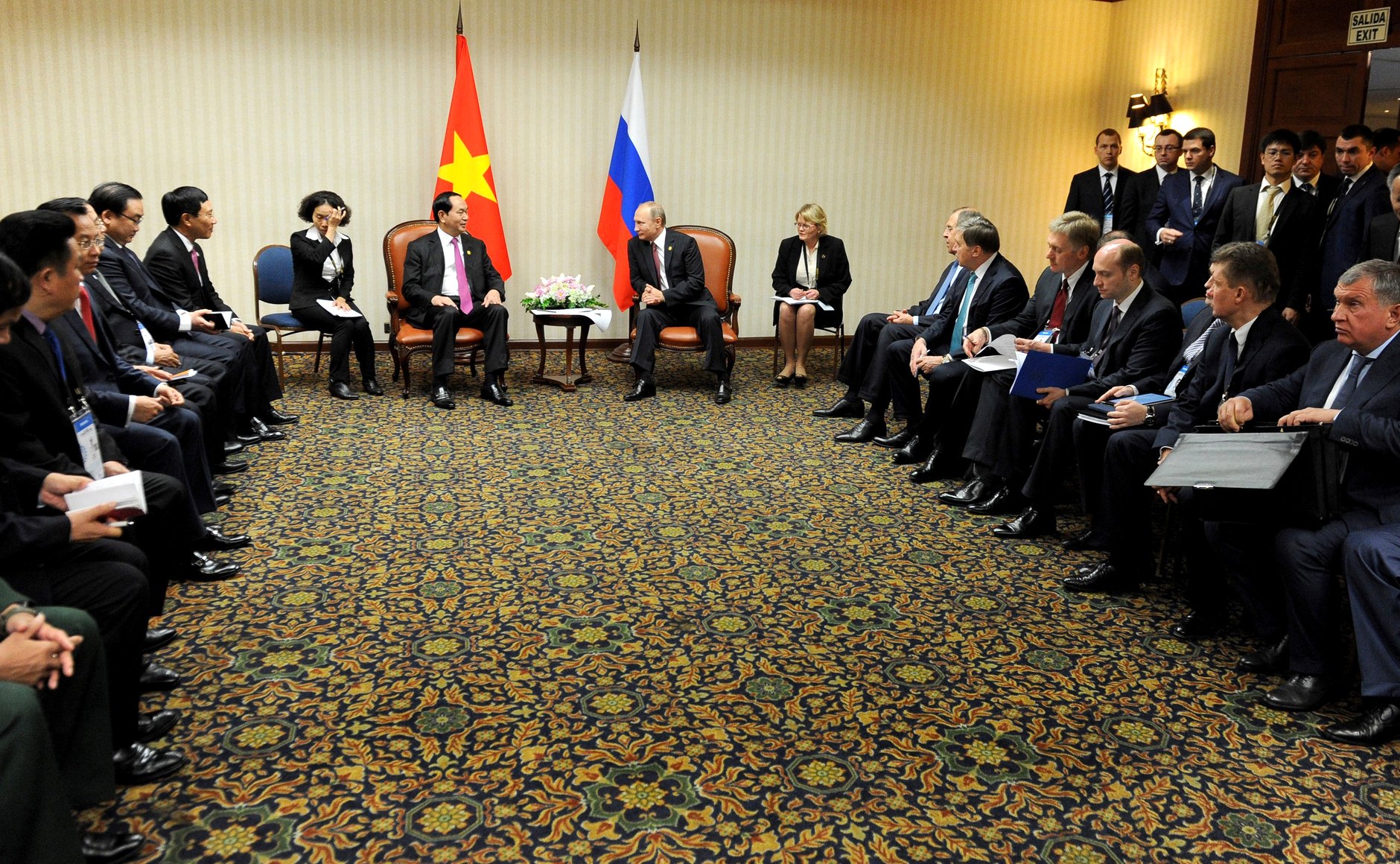 Presiden Trần Đại Quang bersama Presiden Rusia Vladimir Putin pada 19 November 2016