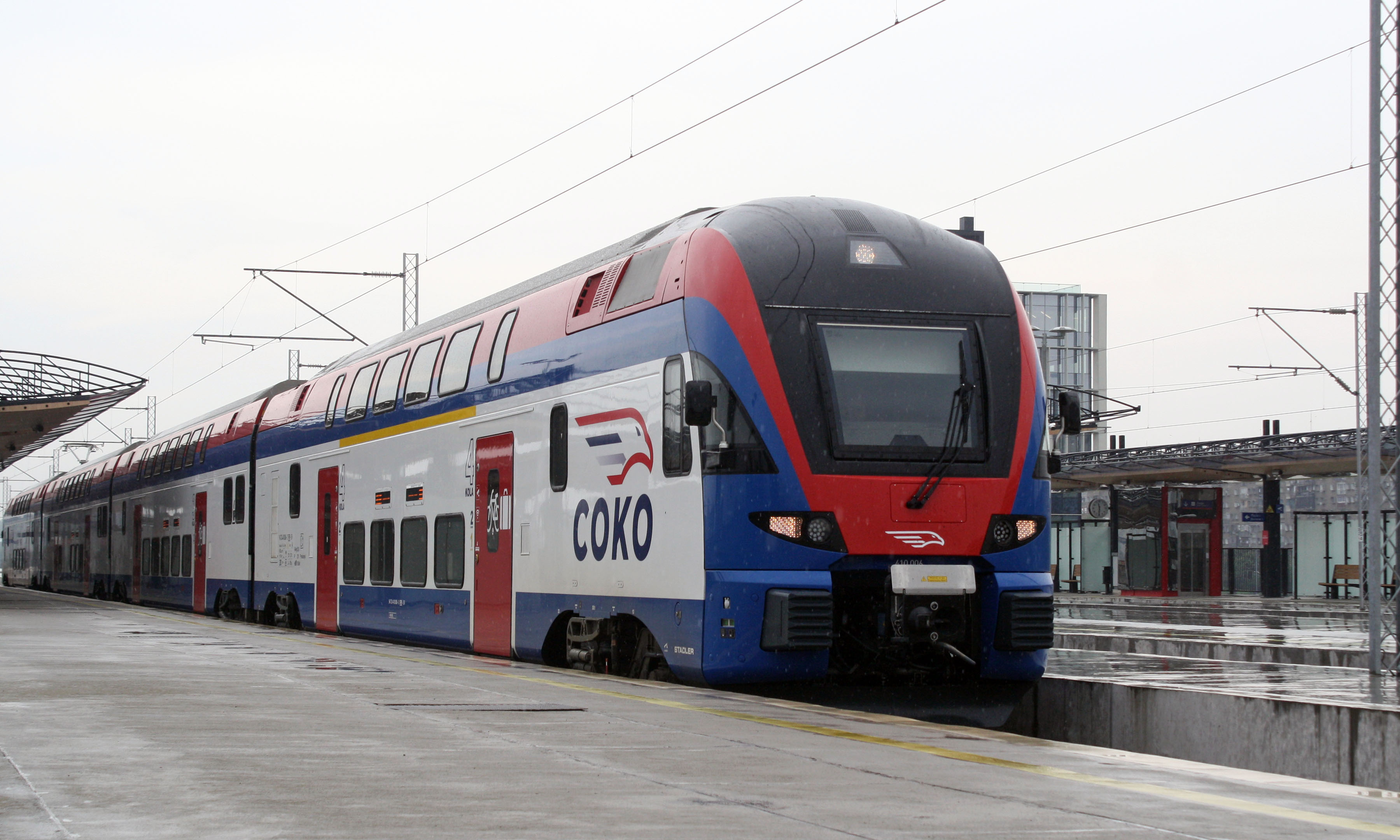 Kereta Soko Stadler KISS milik Srbijavoz di jalur kereta api yang menghubungkan dua kota besar, Beograd dan Novi Sad