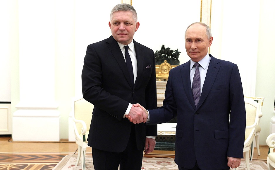 Perdana Menteri Slovakia Robert Fico bersama Presiden Rusia Vladimir Putin di Kremlin, 2024