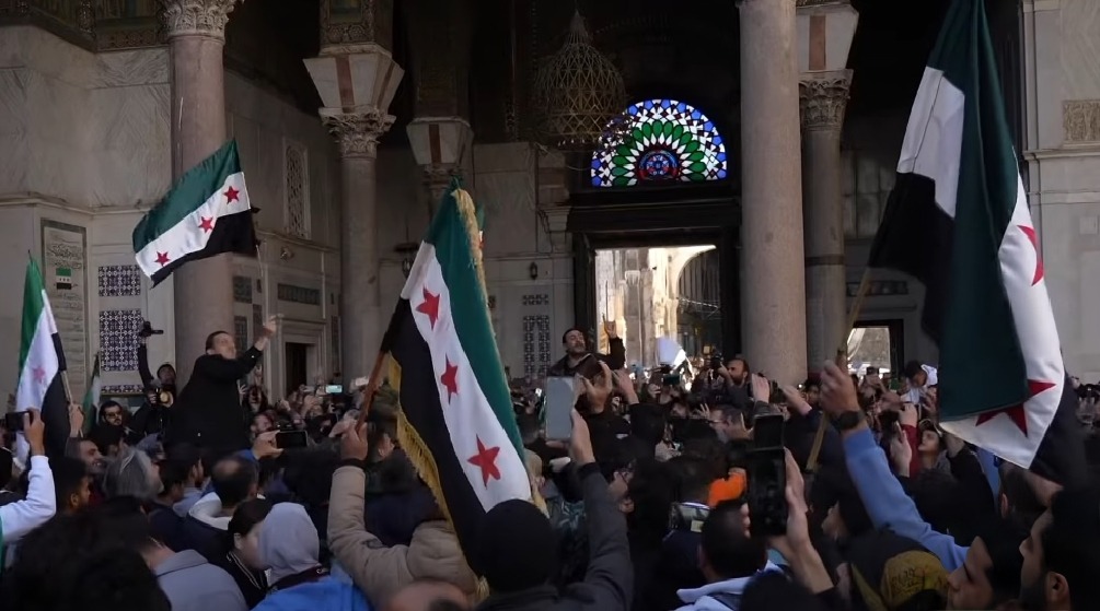Rakyat Suriah merayakan jatuhnya Assad di Masjid Umayyah, 14 Desember 2024