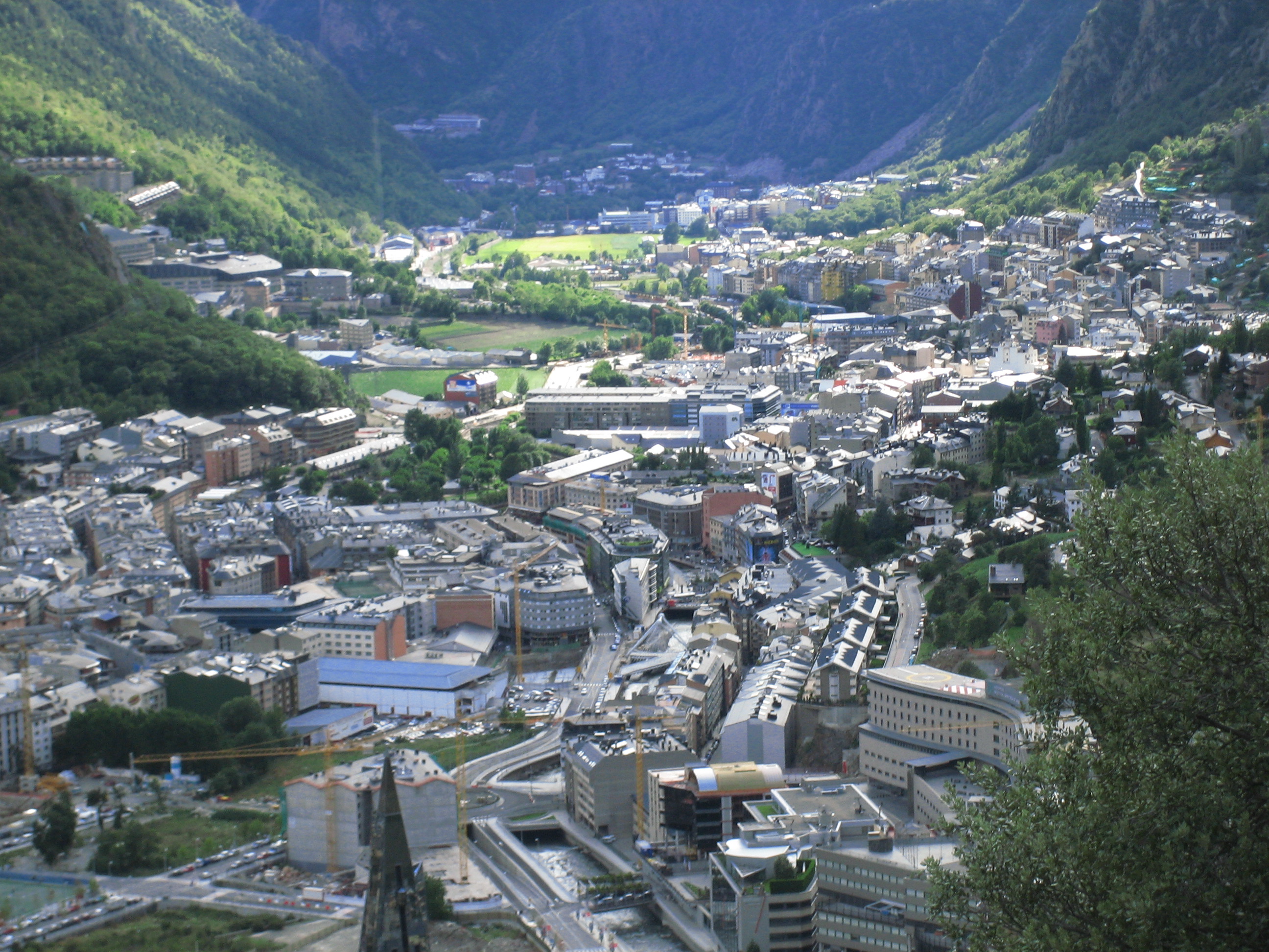 Pemandangan Andorra la Vella, ibu negara Andorra