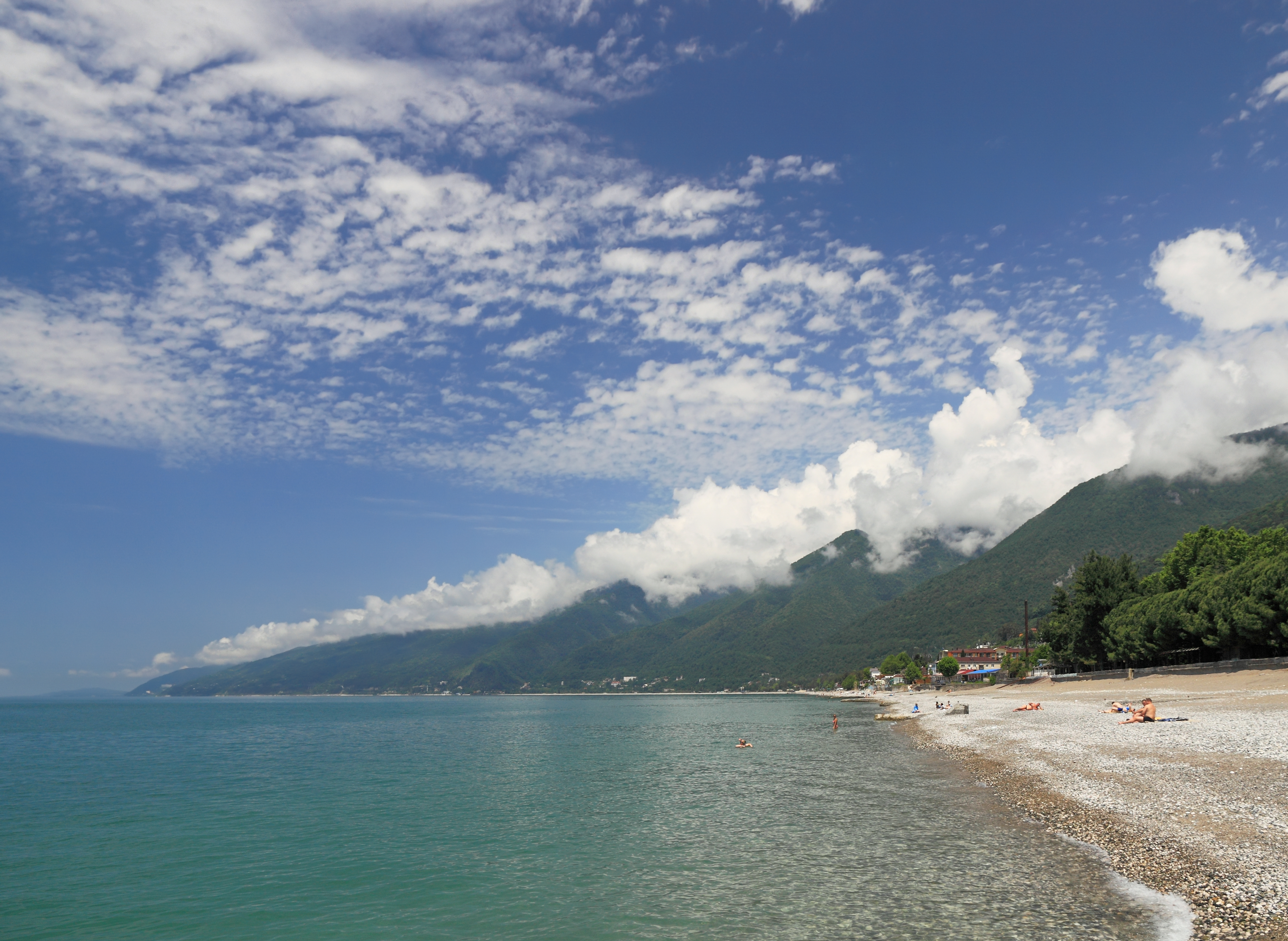 Pantai di Gagra pada Mei 2014