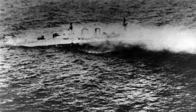 Kapal HMS Exeter yang tenggelam semasa Pertempuran Laut Jawa Kedua.