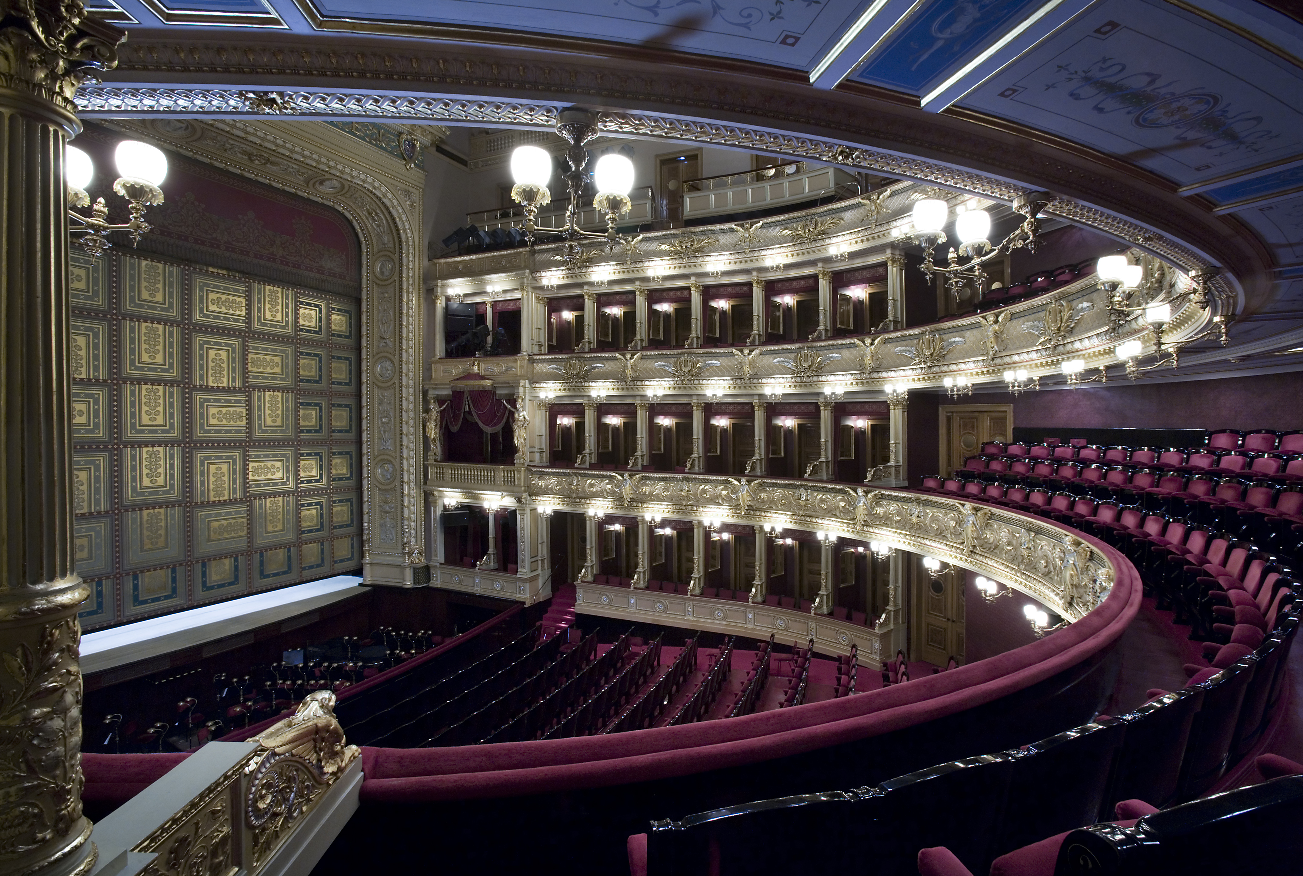 Teater Nasional di Praha.