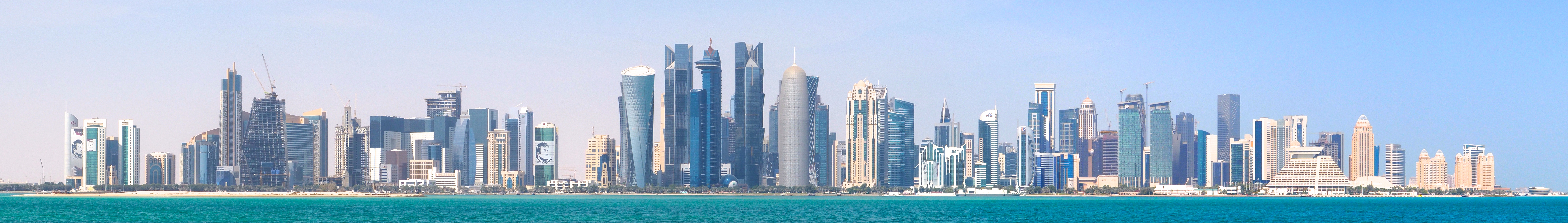 Latar langit Doha, ibu kota dan bandar terbesar Qatar