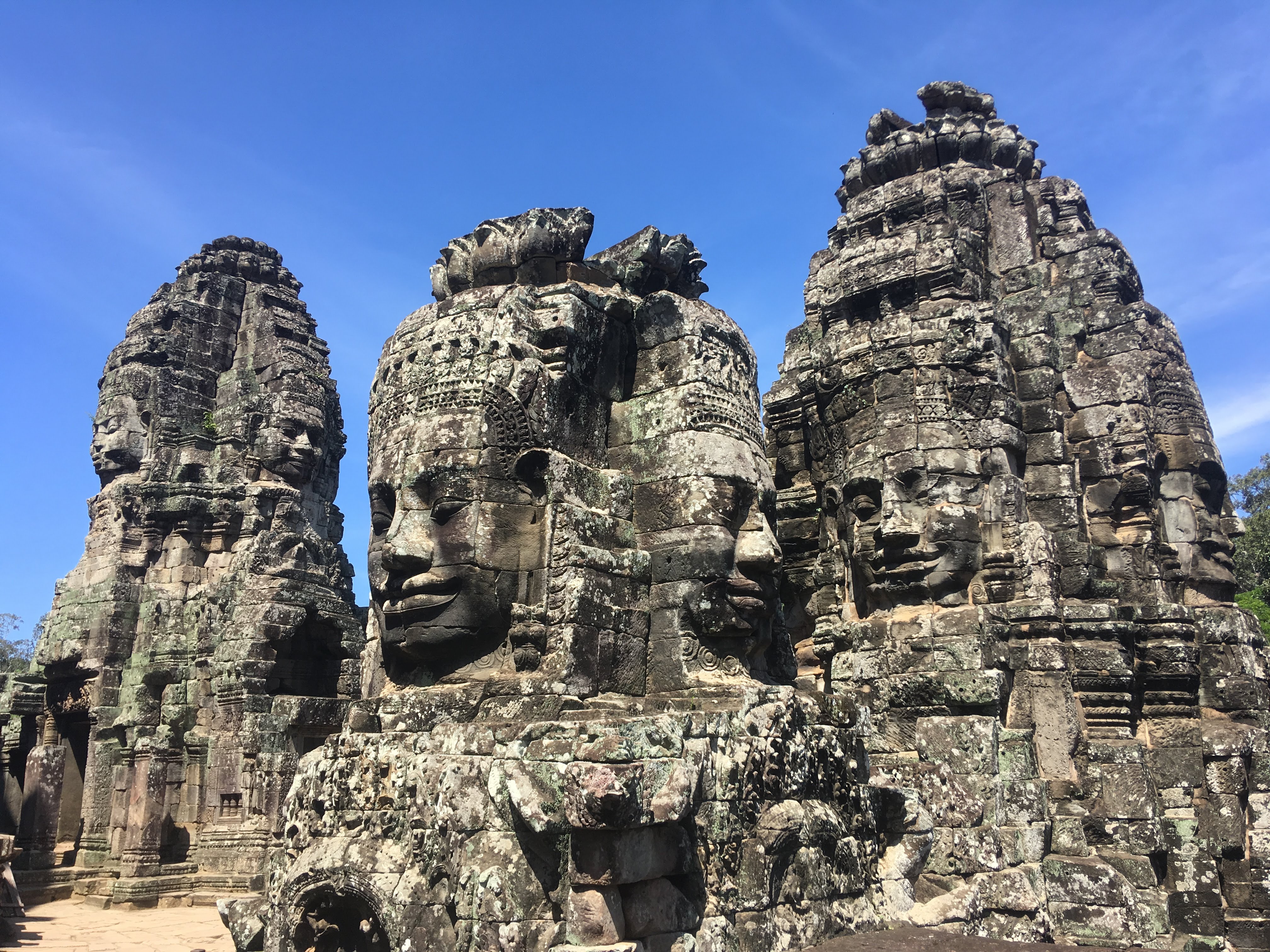 Wajah-wajah Bodhisattva Avalokiteshvara di Prasat Bayon.