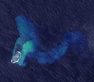 Air laut yang tercampur dengan abu vulkanik dan material lainnya setelah letusan gunung berapi bawah laut di dekat Tonga.