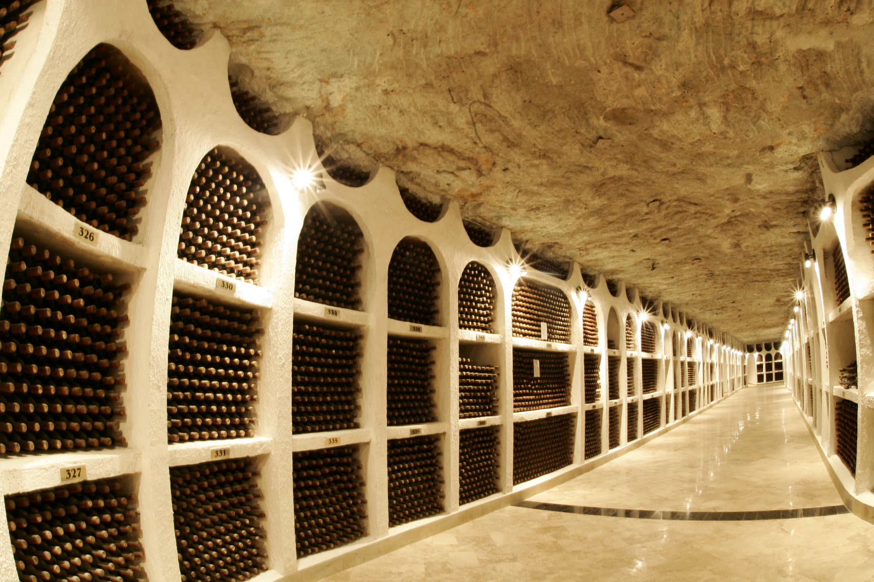 Bilik wain bawah tanah di Kilang Wain Cricova